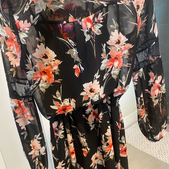 WHITE HOUSE BLACK MARKET Sheer Black Floral Dress | Size 00 tiny snag at bottom - Picture 4 of 4